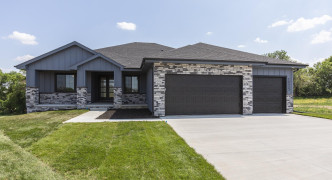 7659 Swallowtail Street, Papillion