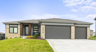 12618 Schirra Street, Papillion