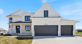 5619 Kestrel Parkway, Elkhorn