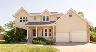 2112 Leigh Circle, Papillion