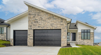 12364 Windsor Drive, Papillion