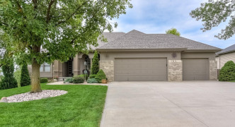 2002 Crest Ridge Drive, Papillion