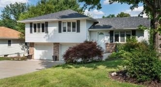 1027 Fawn Parkway, Omaha