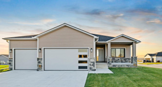 7233 NW Beartooth Court, Lincoln