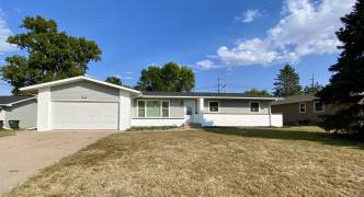 1212 Apache Avenue , Hastings