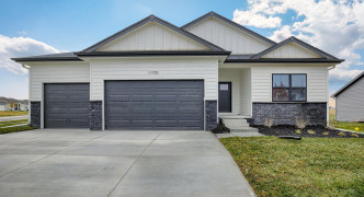 11705 Port Royal Drive, Papillion