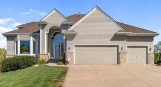 908 Bailey Drive, Papillion