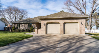 1615 Garfield Drive , Holdrege