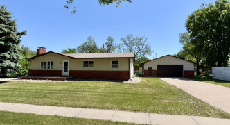 735 S Kansas Avenue , Hastings