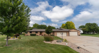 624 Ravenwood Drive , Grand Island