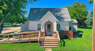 1522 West E Street , Hastings