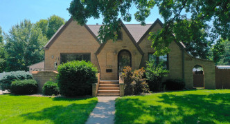 120 University Avenue , Hastings