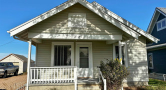 212 E Plum Street , Doniphan