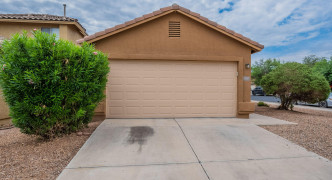 555 W Cedar Chase Drive, Green Valley