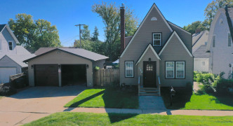 615 W 10th Street , Hastings