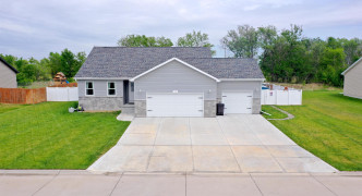 710 N Estey Street , Kenesaw