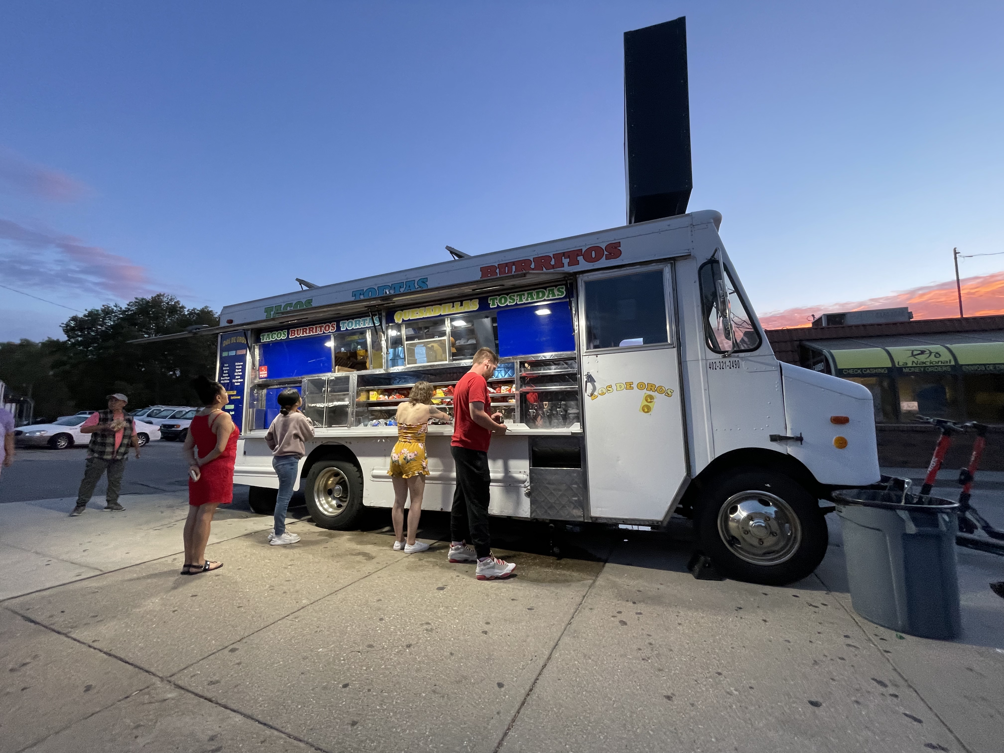 Dos De Oros Food Truck 